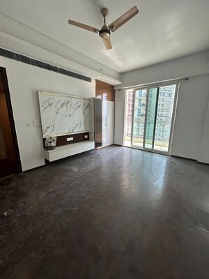 Room in 3.5 BHK Penthouse at Mahagun Mezzaria, Sector 78 – for Rent
