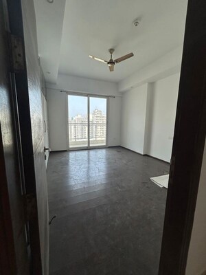 Room in 3.5 BHK Penthouse at Mahagun Mezzaria, Sector 78 – for Rent