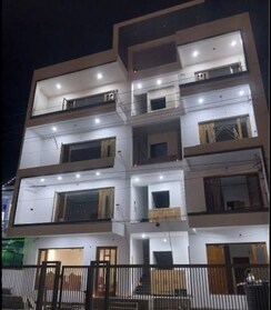 3.5 BHK + Pooja Room,Servant Room,Study Room,Extra Room,Basement,Store Room Builder Floor For Sale in Sector 64