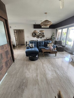 Room in 3.5 BHK Apartment at Imperial Heights Goregaon West, Goregaon West – for Rent