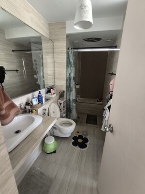 Washroom in 3.5 BHK Apartment at Imperial Heights Goregaon West, Goregaon West – for Rent