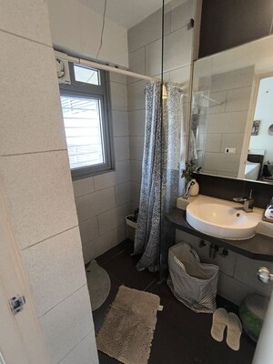 Washroom in 3.5 BHK Apartment at Imperial Heights Goregaon West, Goregaon West – for Rent
