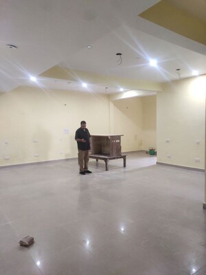 Parking in 6+ BHK Independent House at Aliganj – for Sale