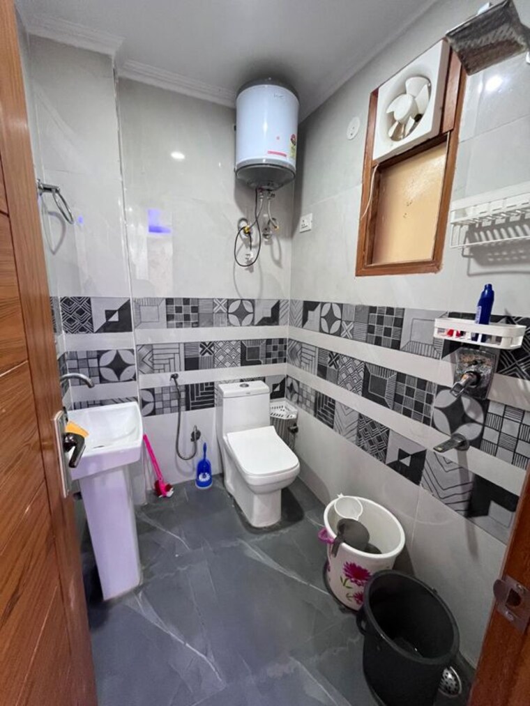 Bathroom, panchsheel vihar 2 Bedroom 75 Sq.Yd. Builder Floor In Panchsheel Vihar Delhi 10199851