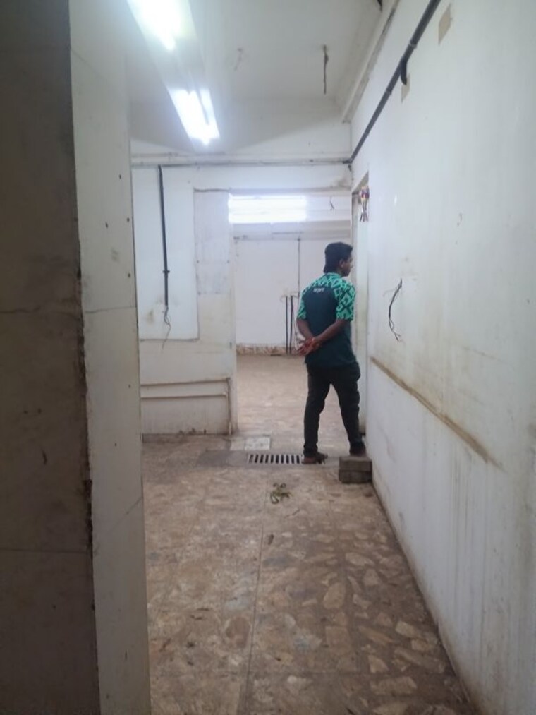 Bathroom, prabhadevi-chs Commercial Warehouse 900 Sq.Ft. In Prabhadevi Mumbai 10391406