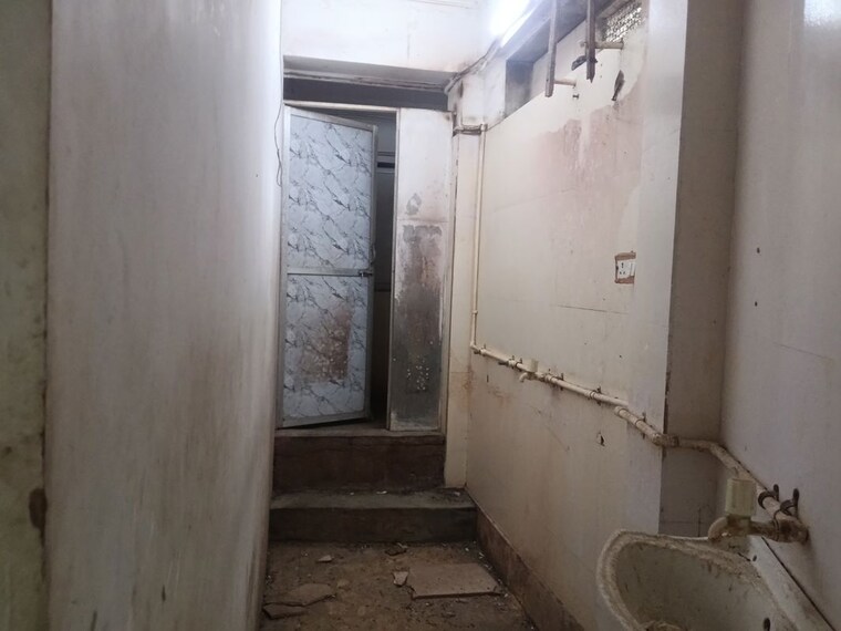 Bathroom, prabhadevi-chs Commercial Warehouse 900 Sq.Ft. In Prabhadevi Mumbai 10391406