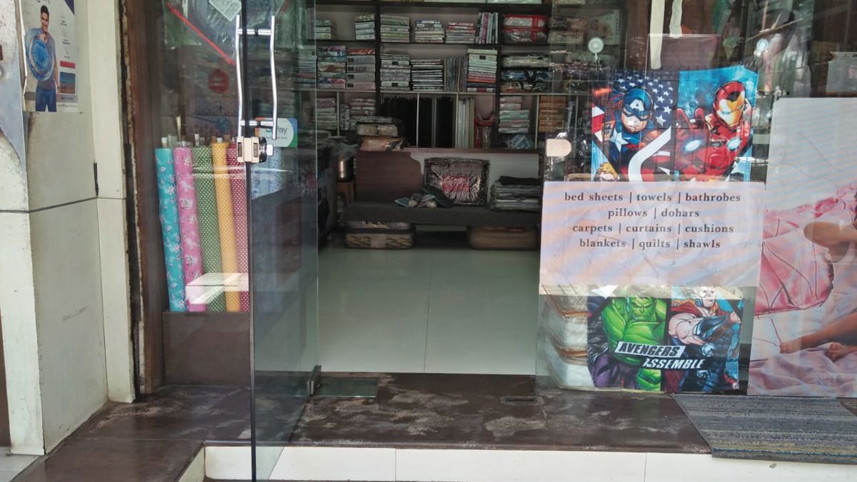 Retail Shop For Rent in Hari Building
