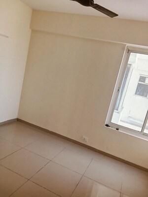 Room in 2 BHK Apartment at Wave Dream Homes, Wave City – for Rent