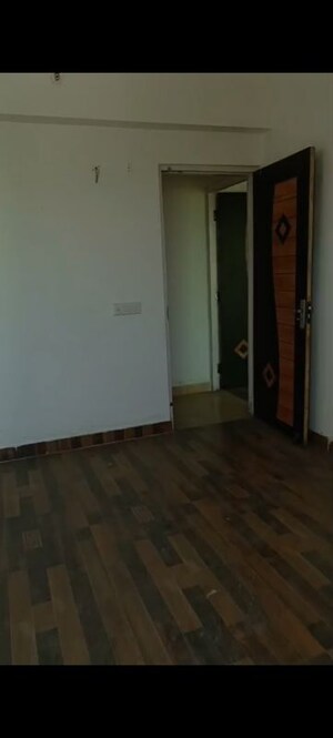 Room in 3 BHK Apartment at Migsun Roof, Raj Nagar Extension – for Sale