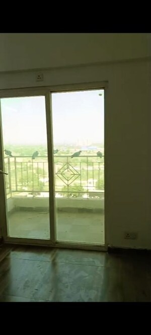 Room in 3 BHK Apartment at Migsun Roof, Raj Nagar Extension – for Sale
