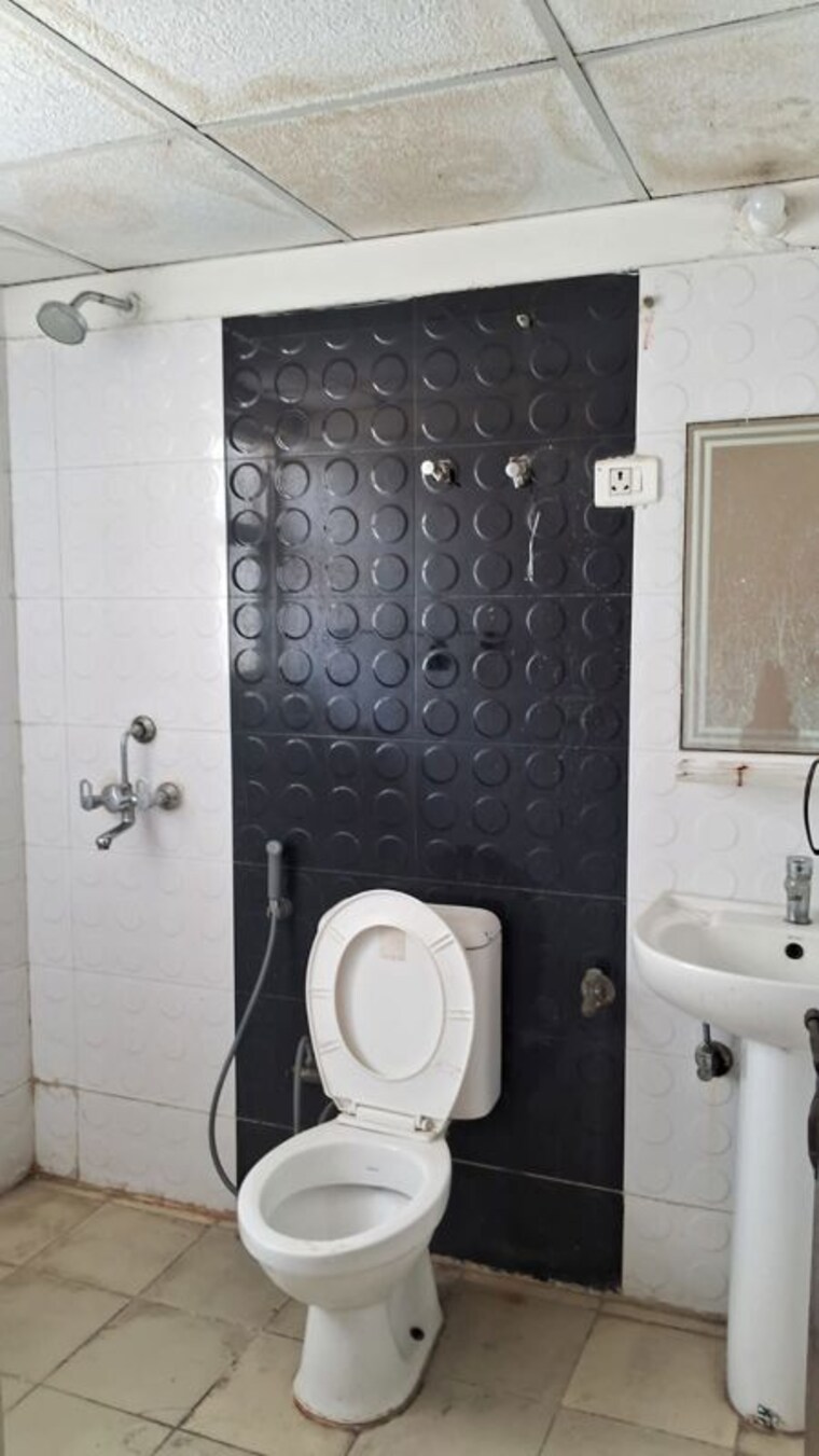 Bathroom, amrapali-silicon-city 3 Bedroom 1835 Sq.Ft. Apartment In Sector 76 Noida 10391478