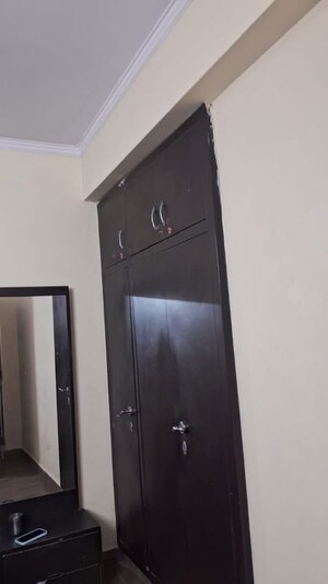 Furnished Amenities in 3 BHK Apartment at Amrapali Silicon City, Sector 76 – for Rent