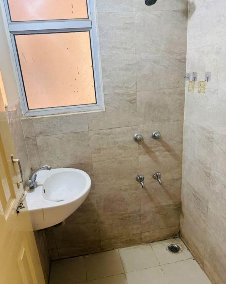 Bathroom, wave-dream-homes 1 Bedroom 580 Sq.Ft. Apartment In Wave City Ghaziabad 10391504