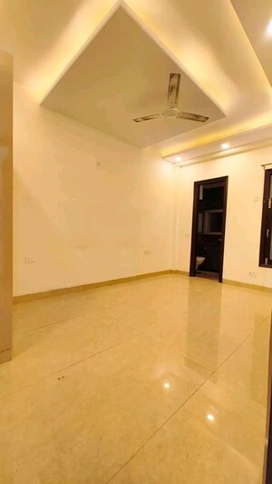 Room in 3 BHK Apartment at Chattarpur – for Rent