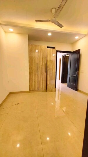 Room in 3 BHK Apartment at Chattarpur – for Rent