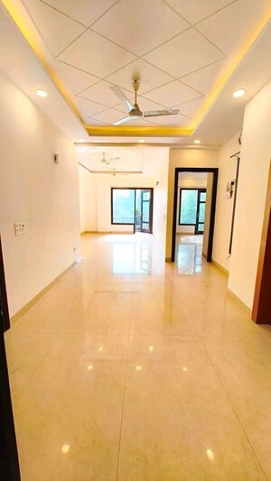 Room in 3 BHK Apartment at Chattarpur – for Rent