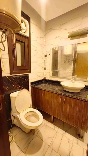 Team Area in 3 BHK Apartment at Chattarpur – for Rent