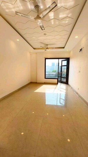 Room in 3 BHK Apartment at Chattarpur – for Rent