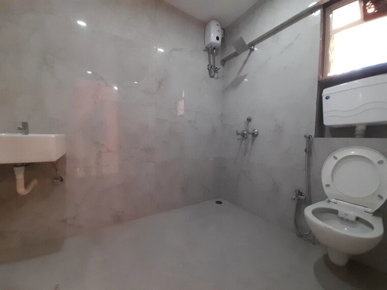 Bathroom, hill-top-chs-goregaon 3 Bedroom 2000 Sq.Ft. Independent House In Goregaon East Mumbai 10391501