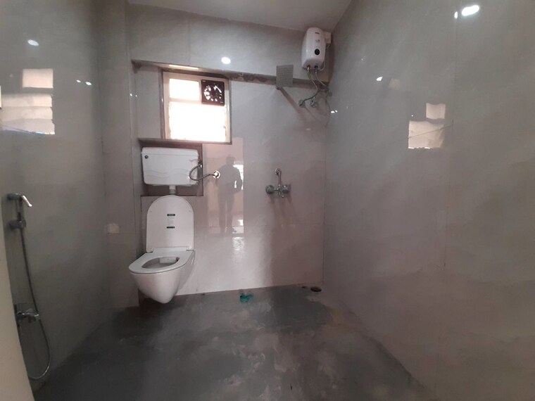 Bathroom, hill-top-chs-goregaon 3 Bedroom 2000 Sq.Ft. Independent House In Goregaon East Mumbai 10391501