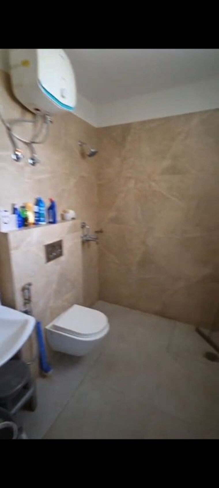 Bathroom, kharar road 3 Bedroom 1800 Sq.Ft. Builder Floor In Kharar Road Mohali 10389377