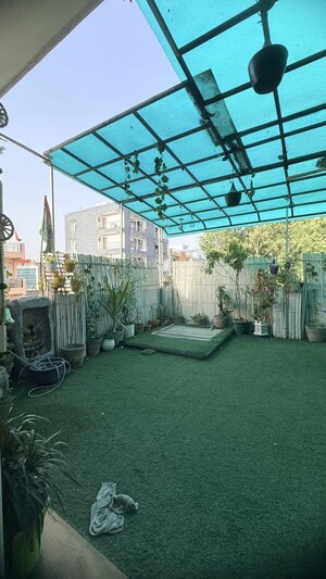 Parking in 2.5 BHK Builder Floor at Ashok Vihar Sector 3, Sector 3 – for Rent