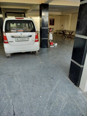 Parking in 2 BHK Builder Floor at Sector 33 – for Rent