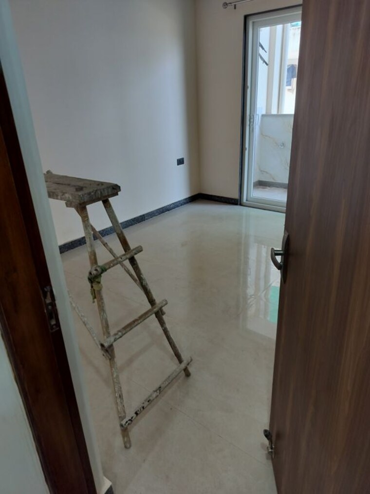 Balcony, sector 33 2 Bedroom 1600 Sq.Ft. Builder Floor In Sector 33 Gurgaon 10391567