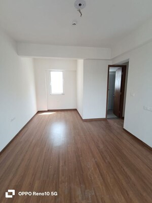 Room in 4 BHK Apartment at Godrej Woods, Sector 43 – for Rent