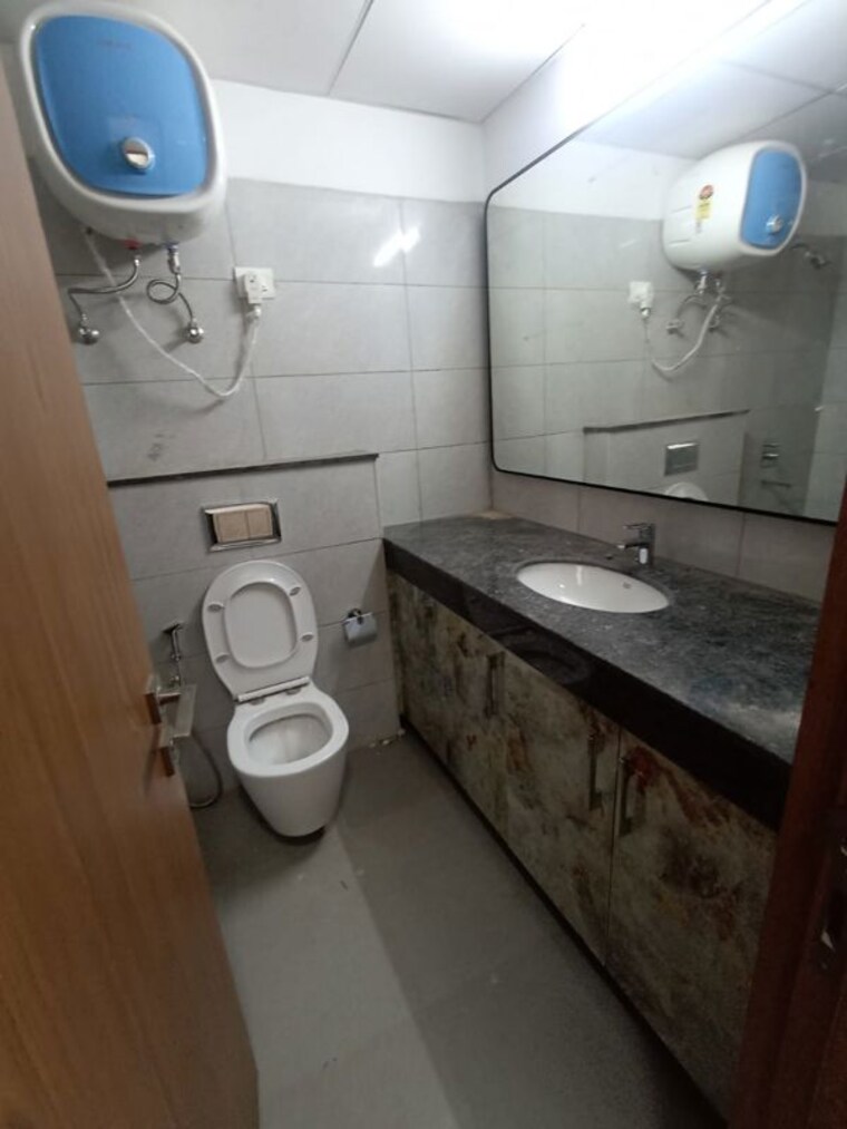Bathroom, godrej-woods 3 Bedroom 2088 Sq.Ft. Apartment In Sector 43 Noida 10391596