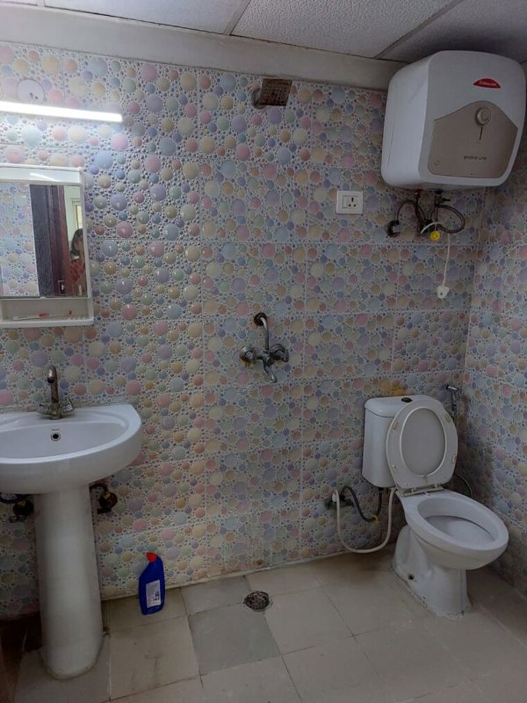 Bathroom, antriksh-golf-view 3 Bedroom 1600 Sq.Ft. Apartment In Sector 78 Noida 10391610