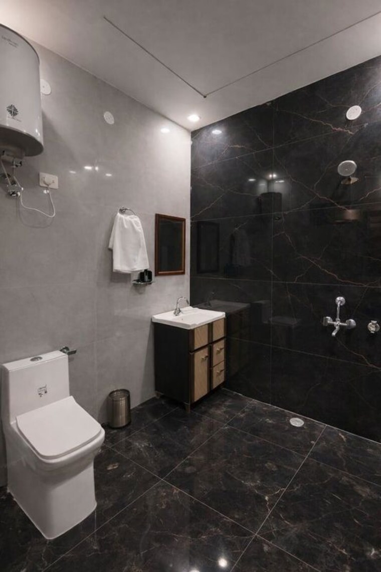 Bathroom, sector 2 greater noida 6 Bedroom 170 Sq.Mt. Independent House In Sector 2 Greater Noida Greater Noida 10391625