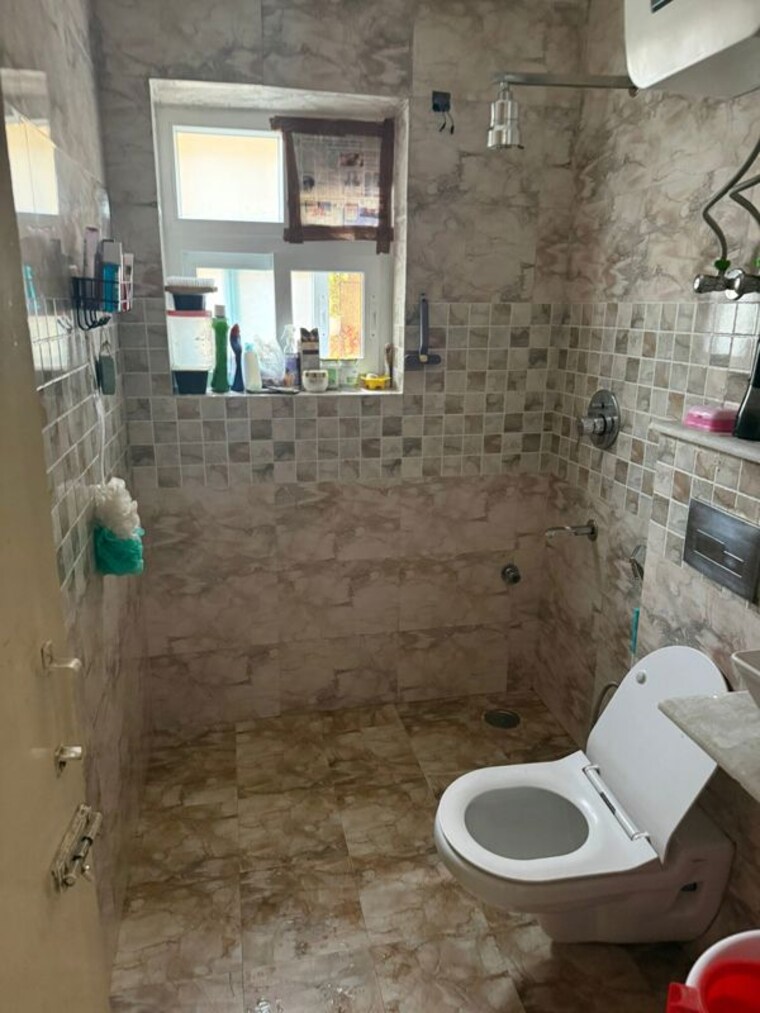 Bathroom, kendriya-vihar 3 Bedroom 1400 Sq.Ft. Apartment In Sector 56 Gurgaon 10391651