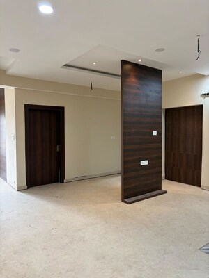 Living Room in 4 BHK Apartment at Mahmoorganj – for Rent