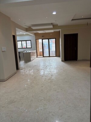 Living Room in 4 BHK Apartment at Mahmoorganj – for Rent