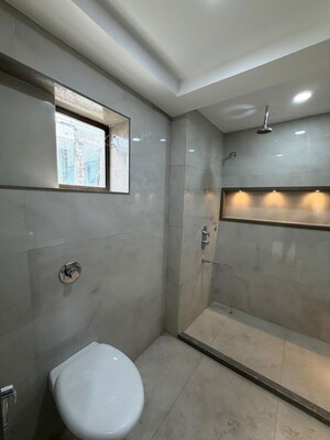 Bathroom in 4 BHK Apartment at Mahmoorganj – for Rent