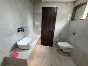 Bathroom in 4 BHK Apartment at Mahmoorganj – for Rent