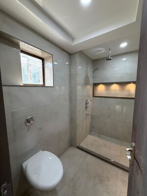 Bathroom in 4 BHK Apartment at Mahmoorganj – for Rent