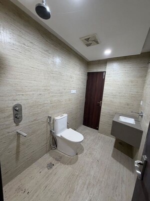 Bathroom in 4 BHK Apartment at Mahmoorganj – for Rent