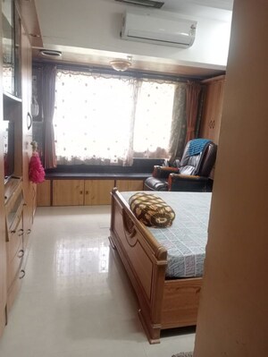 Bedroom in 2 BHK Apartment at Andheri West – for Rent