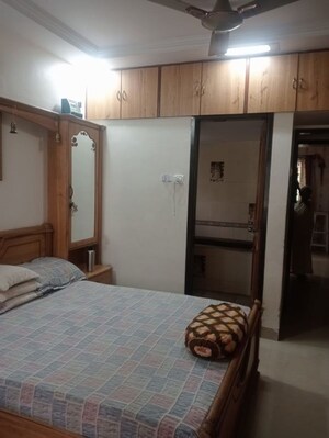Bedroom in 2 BHK Apartment at Andheri West – for Rent