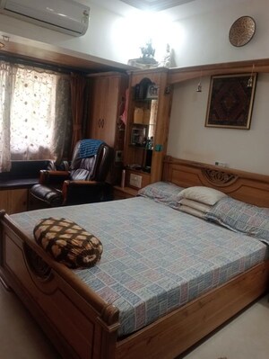Bedroom in 2 BHK Apartment at Andheri West – for Rent