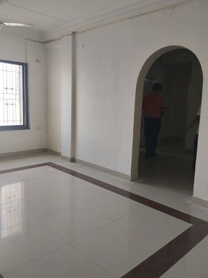 Hall in 3 BHK Apartment at Lokhandwala Complex – for Rent