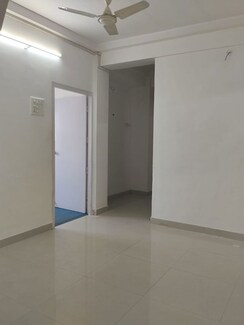 3 BHK + Extra Room Apartment For Rent in Lokhandwala Complex