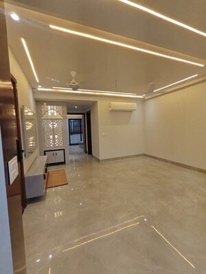 Parking in 2 BHK Apartment at Palm Residency Chhatarpur, Chattarpur – for Rent