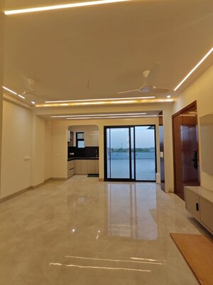 Room in 2 BHK Apartment at Palm Residency Chhatarpur, Chattarpur – for Rent
