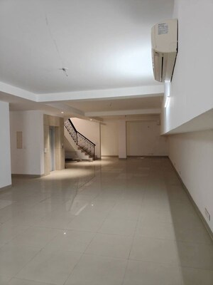 Room in 5 BHK Villa at Emaar Marbella, Sector 66 – for Rent