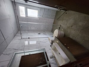 Bathroom in 3 BHK Apartment at Central Park Flower Valley Aqua Front Towers, Sohna Sector 33 – for Rent