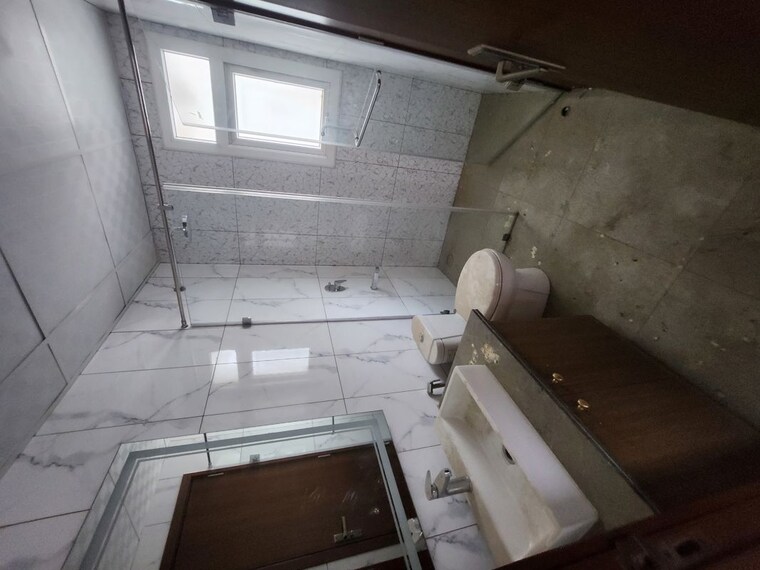 Bathroom, central-park-flower-valley-aqua-front-towers 3 Bedroom 1789 Sq.Ft. Apartment In Sohna Sector 33 Gurgaon 10391894