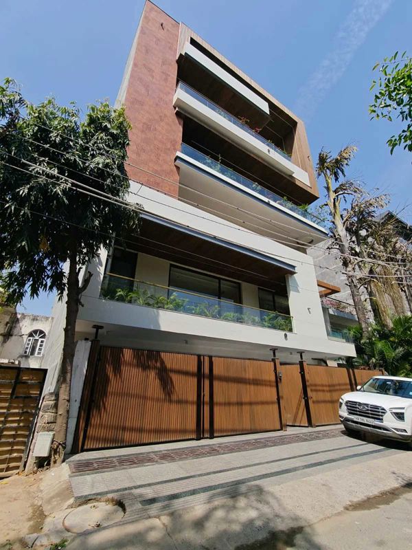 4 BHK + Extra Room Builder Floor For Sale in Sushant Lok I